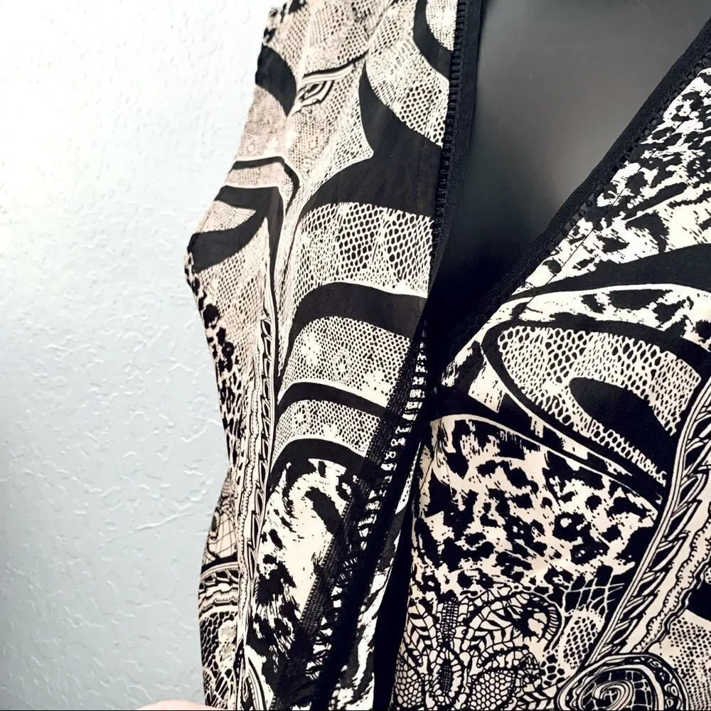 ANGL Black & Cream Abstract Pribt Surplice Short Romper Size Small - Picture 4 of 15